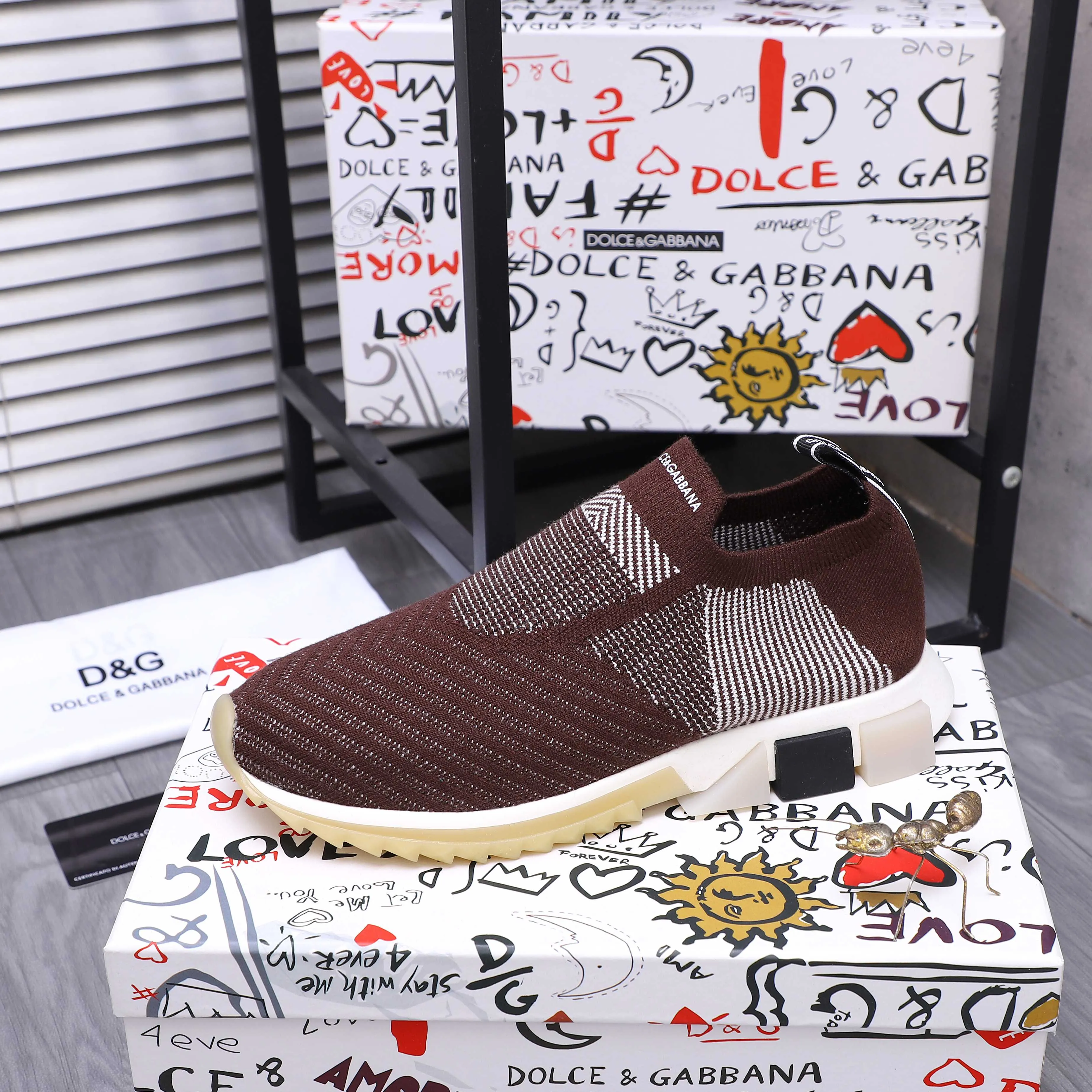 Men's shoes 💰p360 Product trademark: DG (Dolce & Gabbana) casual shoes for couples. Regular size: 36-46 (45.46 is custom-made and non-refundable) Product materials: Selected fly-knit breathable upper, cowhide insole, rubber outsole